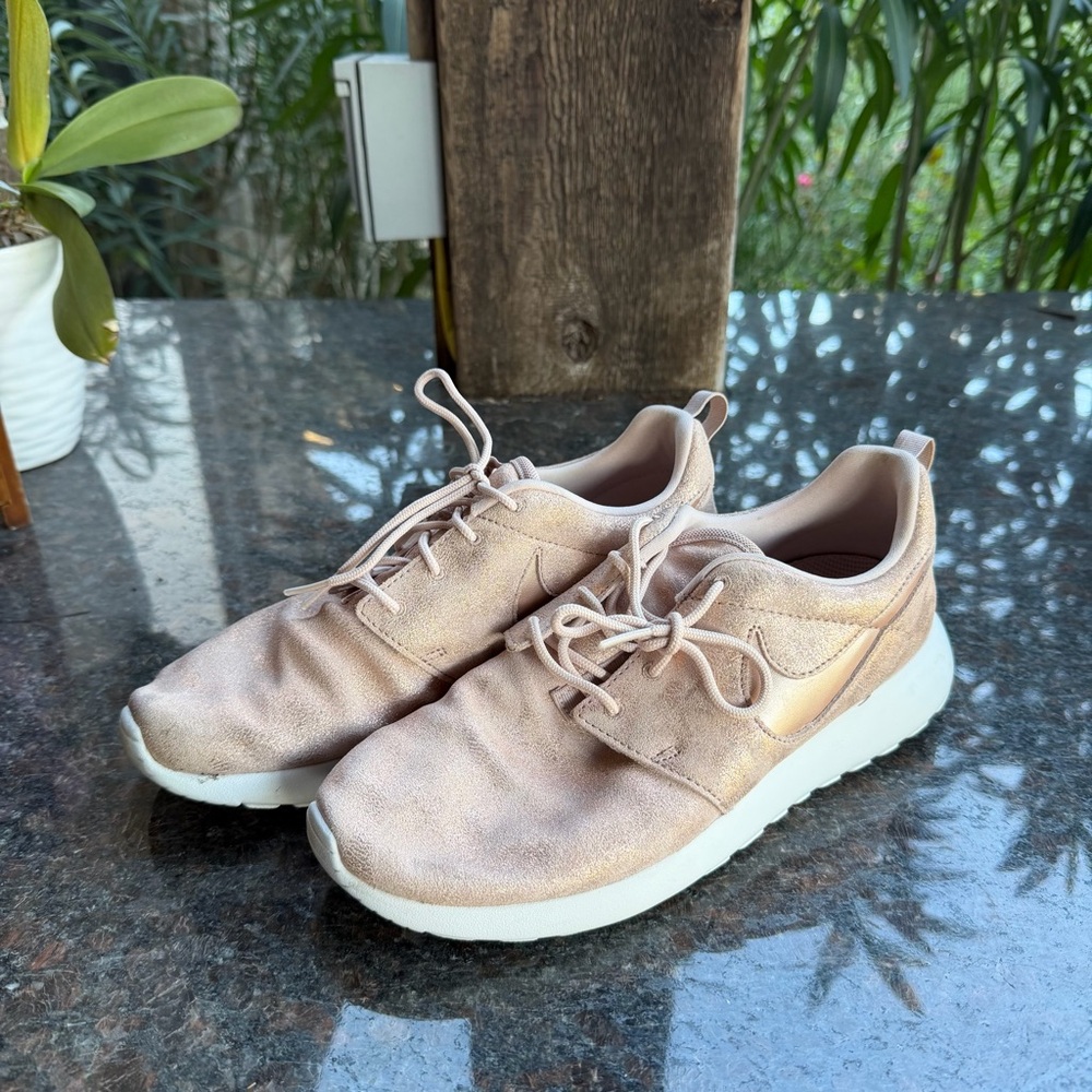 Women’s Nike Roshe Run trainers Worn once / without box